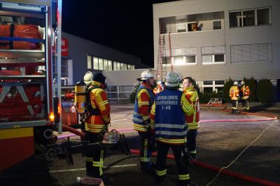 Leonberg: Buero brennt komplett aus am fruehen Montagmorgen 